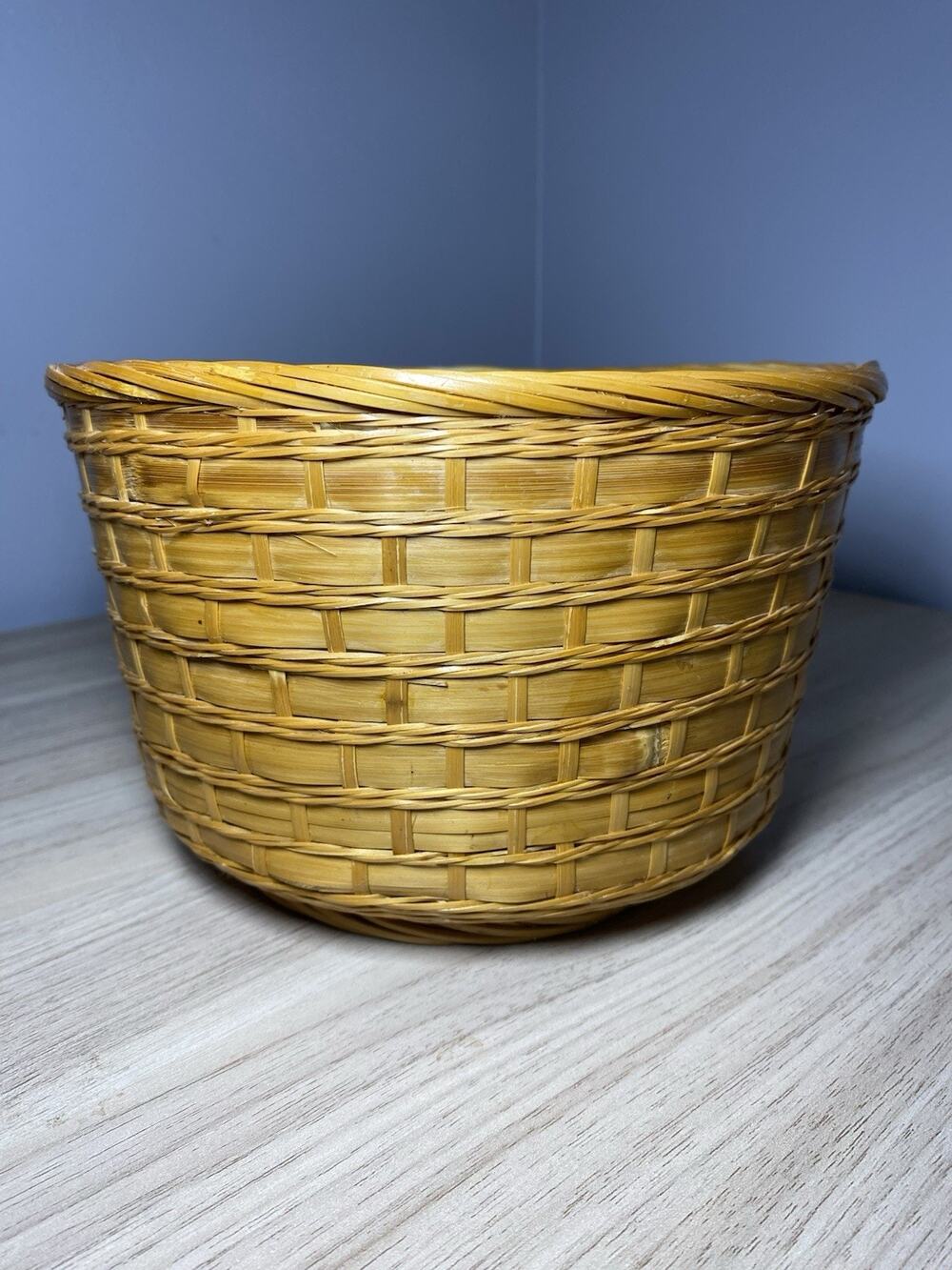 Vintage Round Woven Wicker Basket Light Brown Medium Indoor Décor